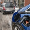 Voitures électriques : le Canada remet 2,3 milliards sur la table et abandonne les quotas