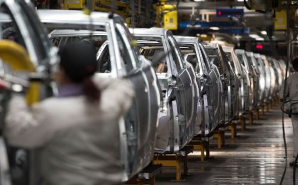 Poissy : l’usine historique de Stellantis arrête les voitures, la réalité industrielle rattrape les rumeurs de stade