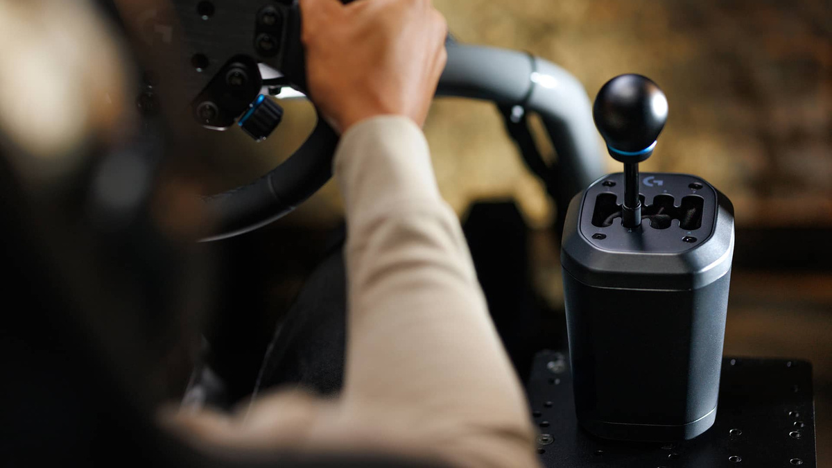 Jeux vidéo de course : Logitech lance enfin un levier de vitesses qui ne ressemble pas à un jouet