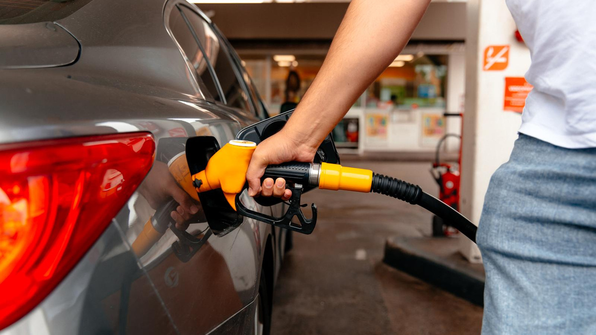 Bientôt le retour de l'essence à 2 € le litre en France ? Le conflit au Moyen-Orient peut faire exploser les prix à la pompe