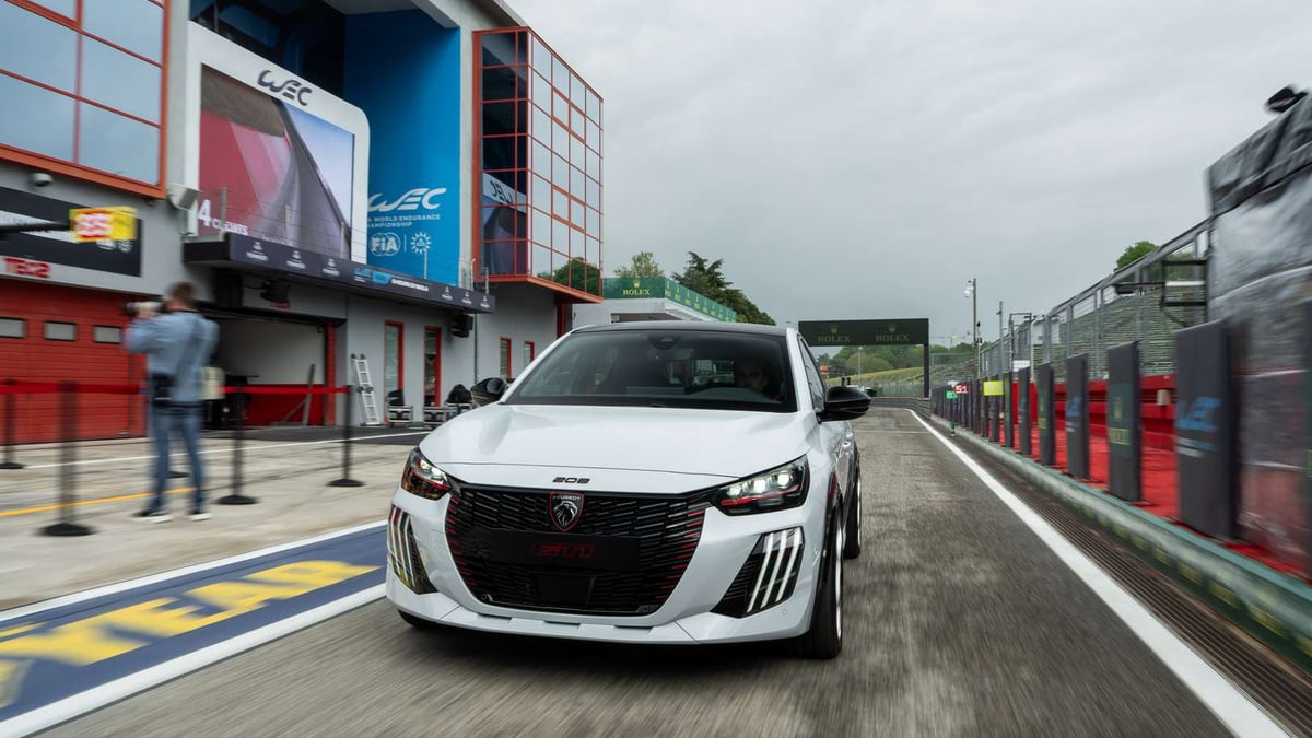 La Peugeot e-208 GTI sort enfin des studios : la voici en images avant son lancement