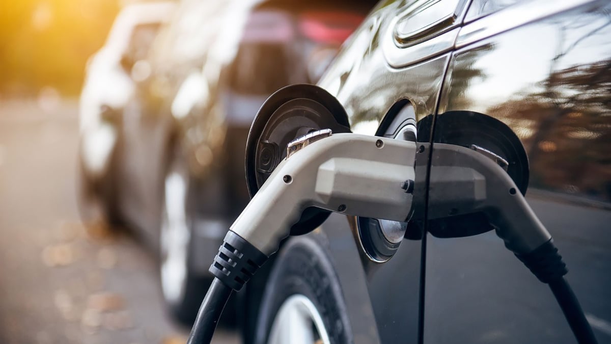Vacances en voiture électrique : voici le top 10 des meilleures villes pour pour recharger facilement pas loin de la mer