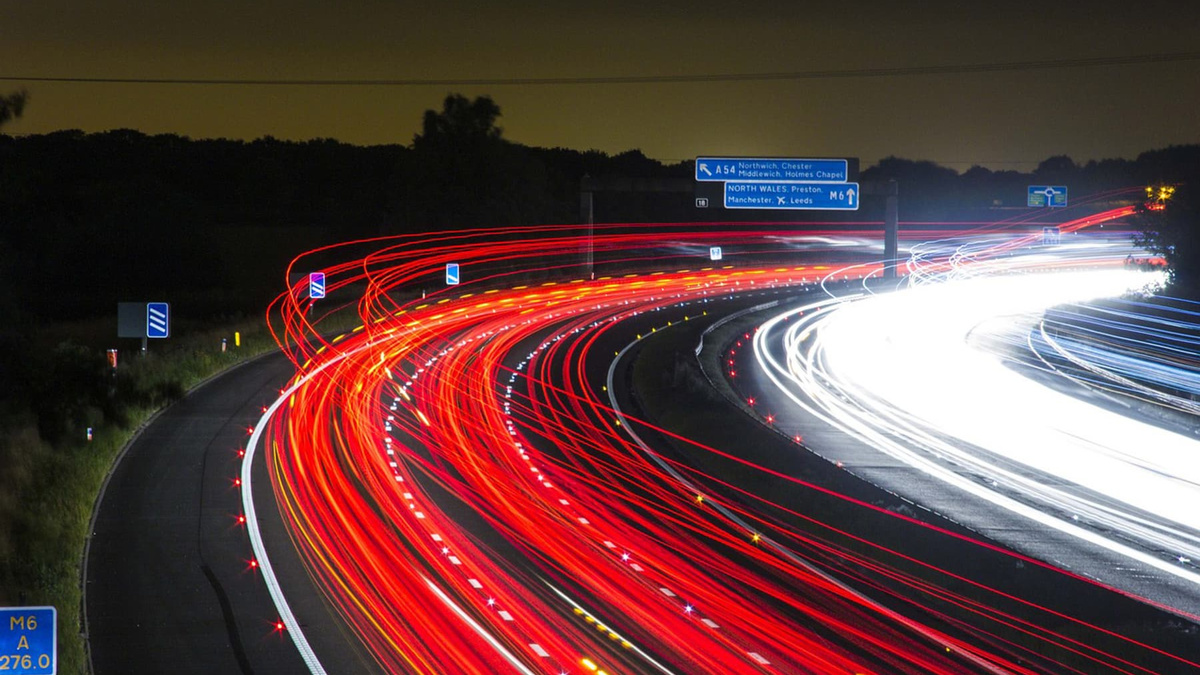 Sur ces autoroutes, c'est l'IA qui décide de votre vitesse