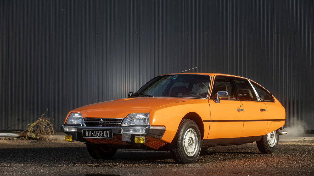 Voiture de 1977 couleur mandarine - CITROEN CX 2400 GTI