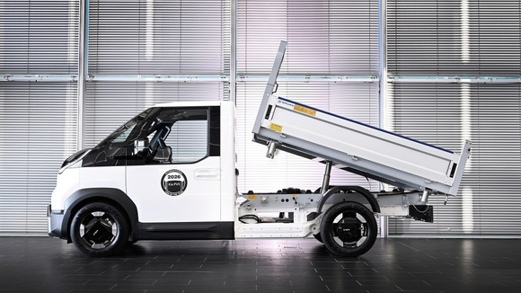 Le PV5 tri-bennes (basculantes sur trois axes) de Gruau est disponible dans toute l'Europe grâce au partenariat international avec Kia. © Kia