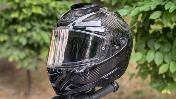 L'écran du HJC RPHA 72 Carbon peut être changé pour une autre couleur. © Jalil Chaouite