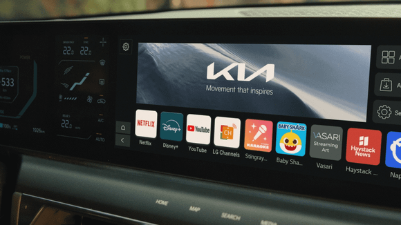 Η ροή στο Netflix, το καραόκε ή ο θαυμασμός ενός Βαν Γκογκ είναι πλέον δυνατή στο Kia EV3. Τι γίνεται όμως με τη δυνατότητα να το κάνουμε σε 10, 15 ή 20 χρόνια; Â© Kia