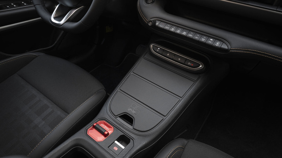 Jeep Avenger restylé : bien plus qu’une idée lumineuse pour la calandre ?