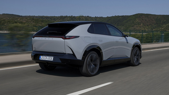 Les relances à rythme routier, bien qu’amplement suffisantes pour un SUV familial, s’avèrent ainsi relativement sages. © Mazda