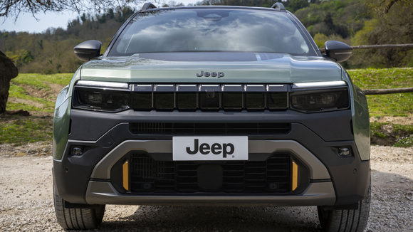 Jeep Avenger restylé : bien plus qu’une idée lumineuse pour la calandre ?