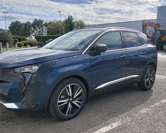 Première sortie camouflée pour le Peugeot 3008 restylé - L'Automobile ...