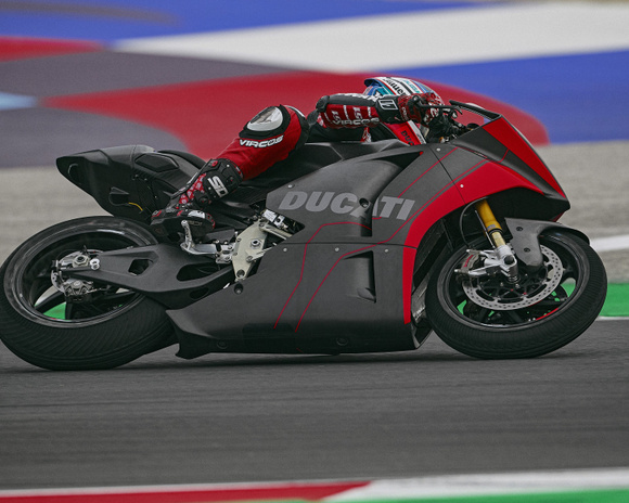 Ducati MotoE : les photos du prototype électrique sur la piste de ...
