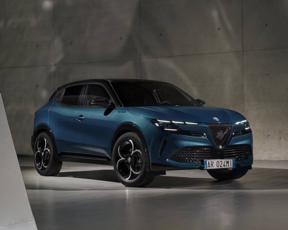 Alfa Romeo Milano 2024 : prix, photos et infos sur le nouveau SUV urbain -  L'Automobile Magazine