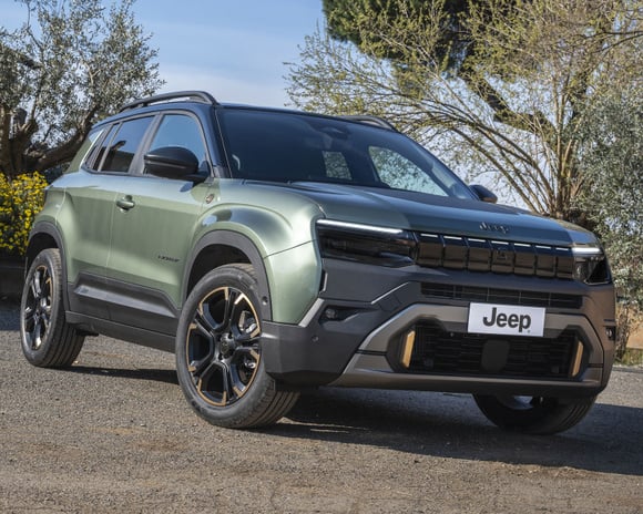 Jeep Avenger restylé : bien plus qu’une idée lumineuse pour la calandre ?