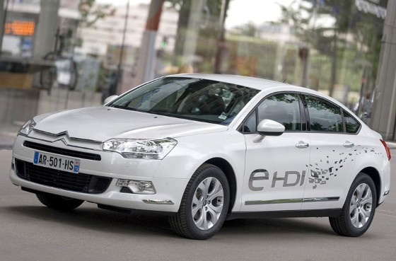La C5 est la première Citroën à recevoir la technologie e-HDi, qui permet des arrêts et redémarrages très rapides et exempts de vibrations.